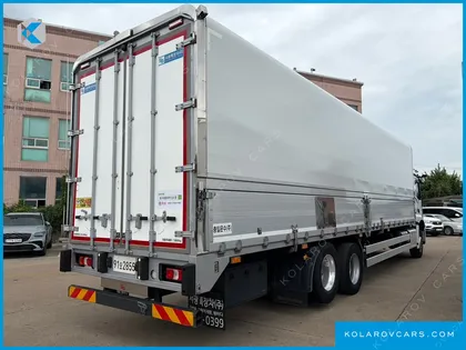 MERCEDES CARGO TRUCK 6X2