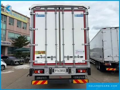 MERCEDES CARGO TRUCK 6X2