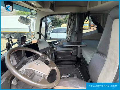 VOLVO CARGO TRUCK 8X4