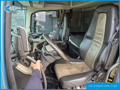 VOLVO CARGO TRUCK 10X4