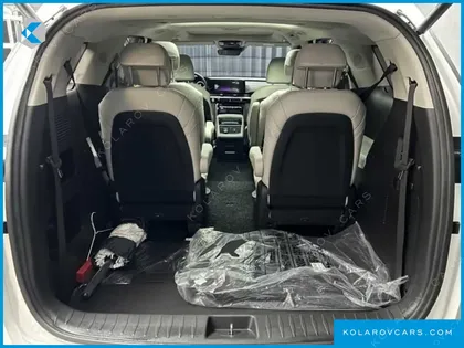KIA CARNIVAL GASOLINE 9-SEATER SIGNATURE