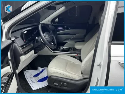KIA CARNIVAL GASOLINE 9-SEATER SIGNATURE