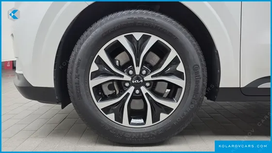 KIA CARNIVAL GASOLINE 9-SEATER SIGNATURE