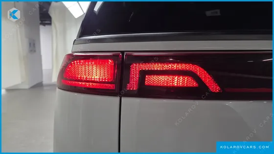 KIA CARNIVAL GASOLINE 9-SEATER SIGNATURE