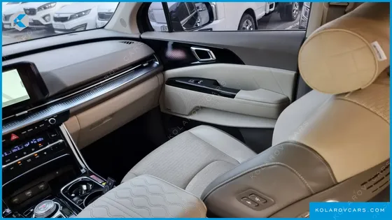 KIA CARNIVAL GASOLINE 7-SEATER HI-LIMOUSINE