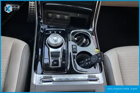KIA CARNIVAL GASOLINE 7-SEATER HI-LIMOUSINE