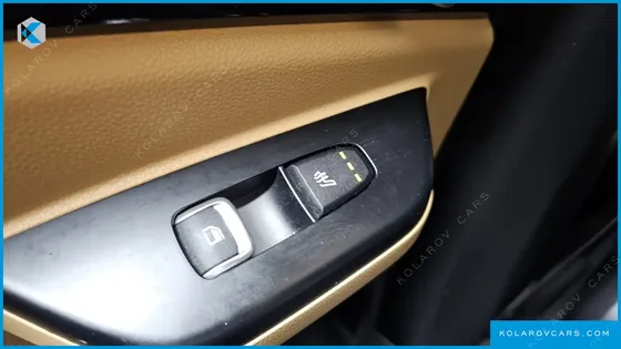 KIA CARNIVAL 9-SEATER PRESTIGE