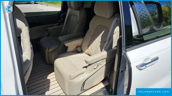 KIA CARNIVAL GASOLINE 9-SEATER SIGNATURE