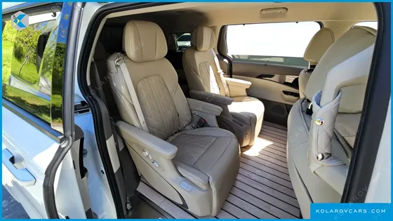 KIA CARNIVAL GASOLINE 9-SEATER SIGNATURE