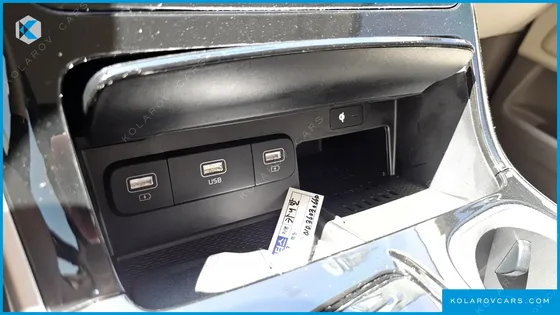 KIA CARNIVAL GASOLINE 9-SEATER SIGNATURE