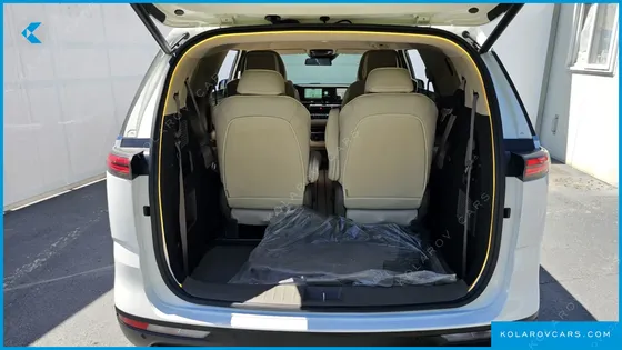 KIA CARNIVAL GASOLINE 9-SEATER SIGNATURE
