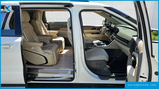 KIA CARNIVAL GASOLINE 9-SEATER SIGNATURE