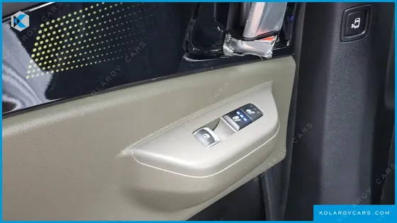 KIA CARNIVAL HEV 7-SEATER HI-LIMOUSINE (SPECIAL VEHICLE)