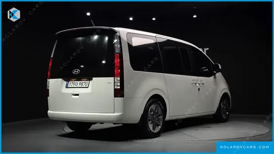 HYUNDAI STARIA 4WD TOURER 9-SEATER