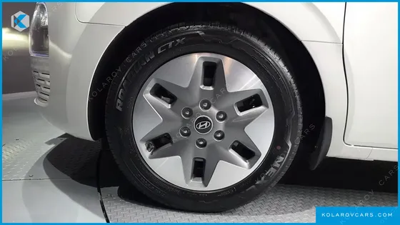 HYUNDAI STARIA 4WD TOURER 9-SEATER