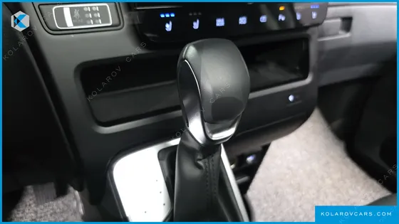 HYUNDAI STARIA 4WD TOURER 9-SEATER
