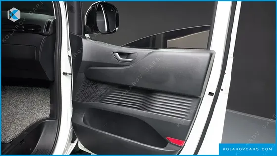 HYUNDAI STARIA 4WD TOURER 9-SEATER