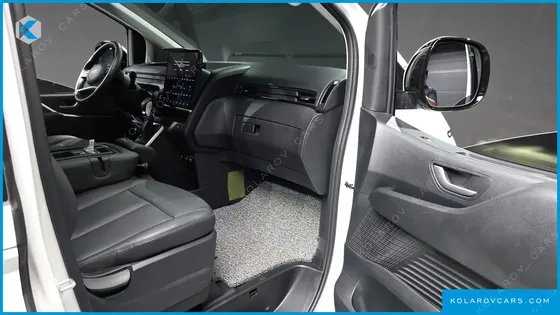 HYUNDAI STARIA 4WD TOURER 9-SEATER