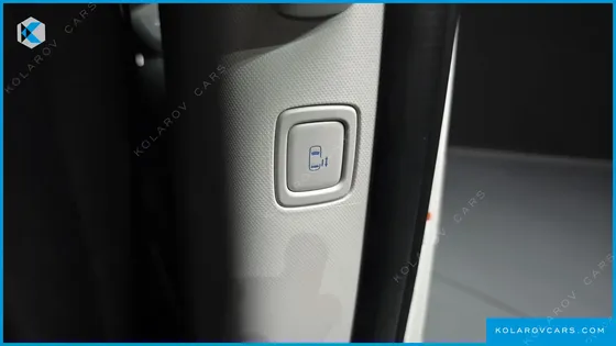 HYUNDAI STARIA 4WD TOURER 9-SEATER