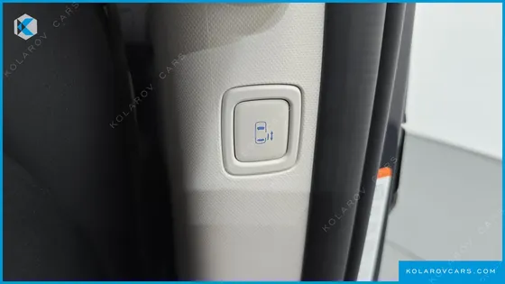 HYUNDAI STARIA TOURER 9-SEATER