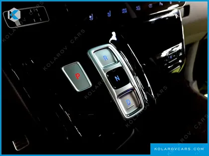 HYUNDAI STARIA HEV 1.6 LOUNGE 7-SEATER