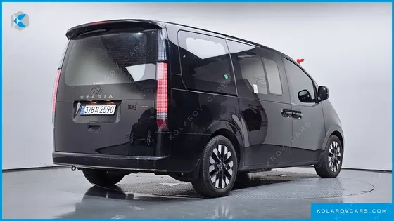 HYUNDAI STARIA 4WD LOUNGE 9-SEATER