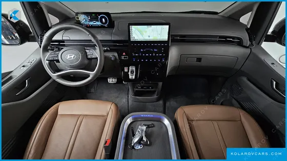 HYUNDAI STARIA 4WD LOUNGE 9-SEATER