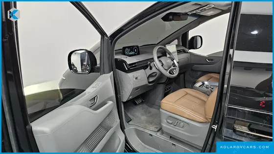 HYUNDAI STARIA 4WD LOUNGE 9-SEATER