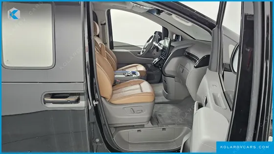 HYUNDAI STARIA 4WD LOUNGE 9-SEATER