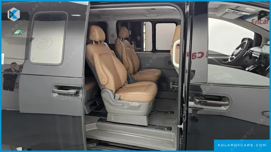 HYUNDAI STARIA 4WD LOUNGE 9-SEATER