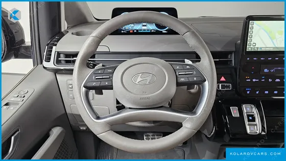 HYUNDAI STARIA 4WD LOUNGE 9-SEATER
