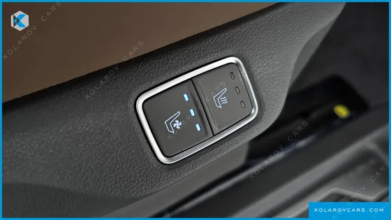 HYUNDAI STARIA 4WD LOUNGE 9-SEATER