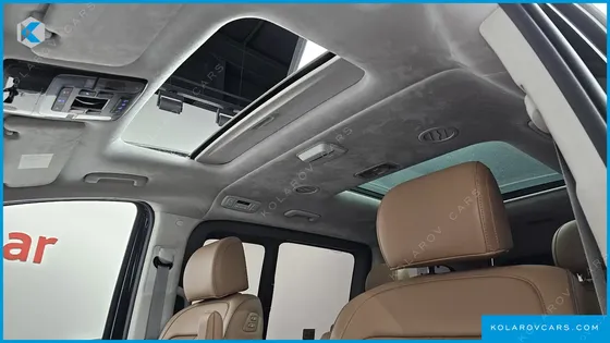 HYUNDAI STARIA 4WD LOUNGE 9-SEATER