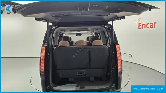 HYUNDAI STARIA 4WD LOUNGE 9-SEATER