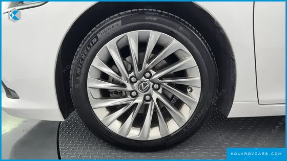 LEXUS ES EXECUTIVE