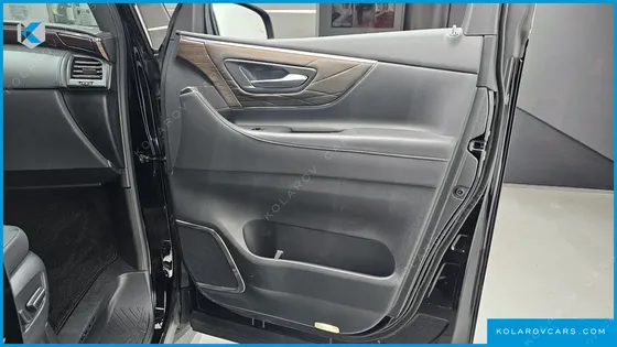 TOYOTA ALPHARD 2.5 HEV EXECUTIVE AWD