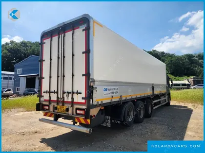 VOLVO CARGO TRUCK 8X4