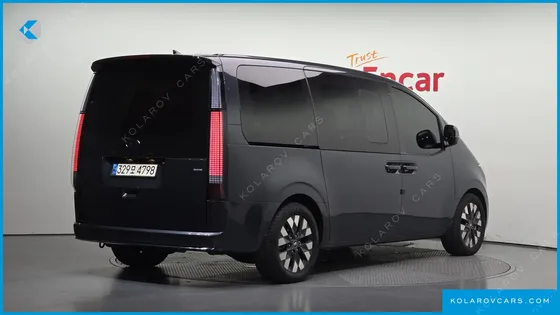 HYUNDAI STARIA 4WD LOUNGE 9-SEATER