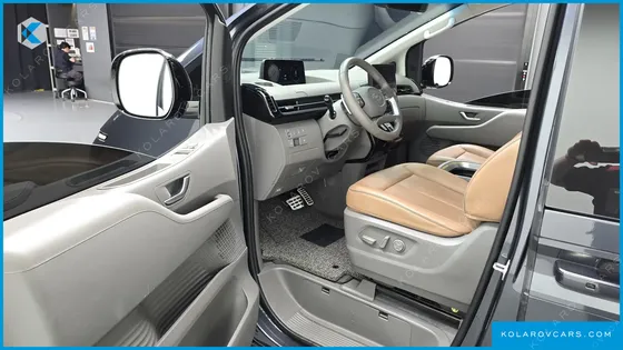 HYUNDAI STARIA 4WD LOUNGE 9-SEATER