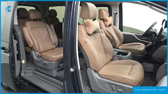 HYUNDAI STARIA 4WD LOUNGE 9-SEATER