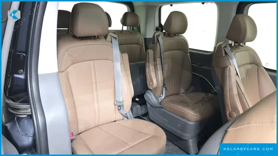 HYUNDAI STARIA 4WD LOUNGE 9-SEATER