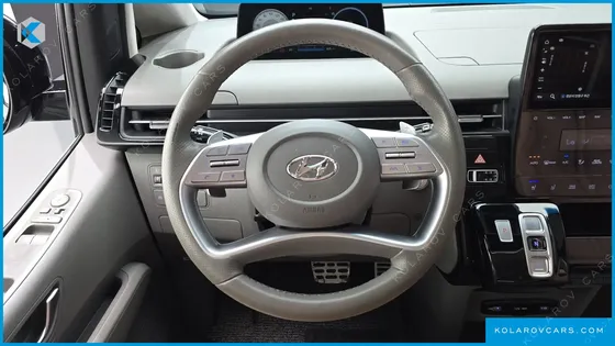 HYUNDAI STARIA 4WD LOUNGE 9-SEATER