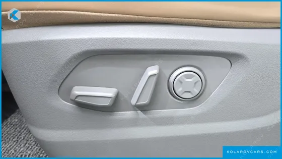 HYUNDAI STARIA 4WD LOUNGE 9-SEATER
