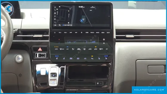 HYUNDAI STARIA 4WD LOUNGE 9-SEATER