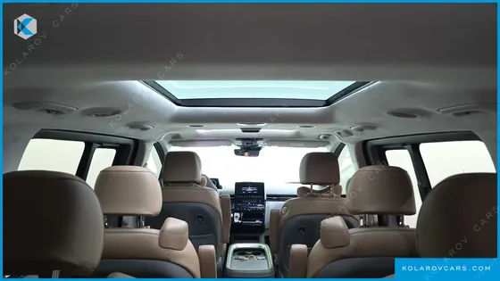 HYUNDAI STARIA 4WD LOUNGE 9-SEATER