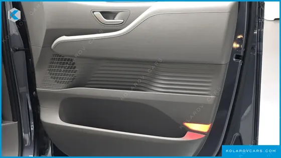 HYUNDAI STARIA 4WD LOUNGE 9-SEATER