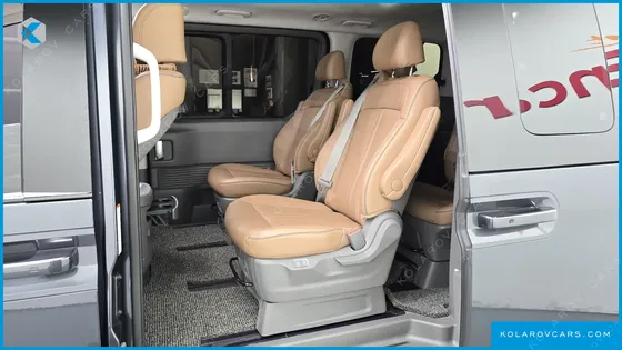 HYUNDAI STARIA 4WD LOUNGE 9-SEATER