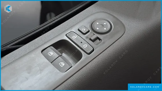 HYUNDAI STARIA 4WD LOUNGE 9-SEATER