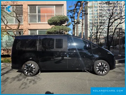HYUNDAI STARIA 4WD LOUNGE 9-SEATER
