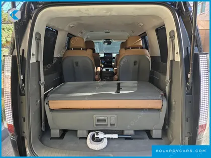 HYUNDAI STARIA 4WD LOUNGE 9-SEATER